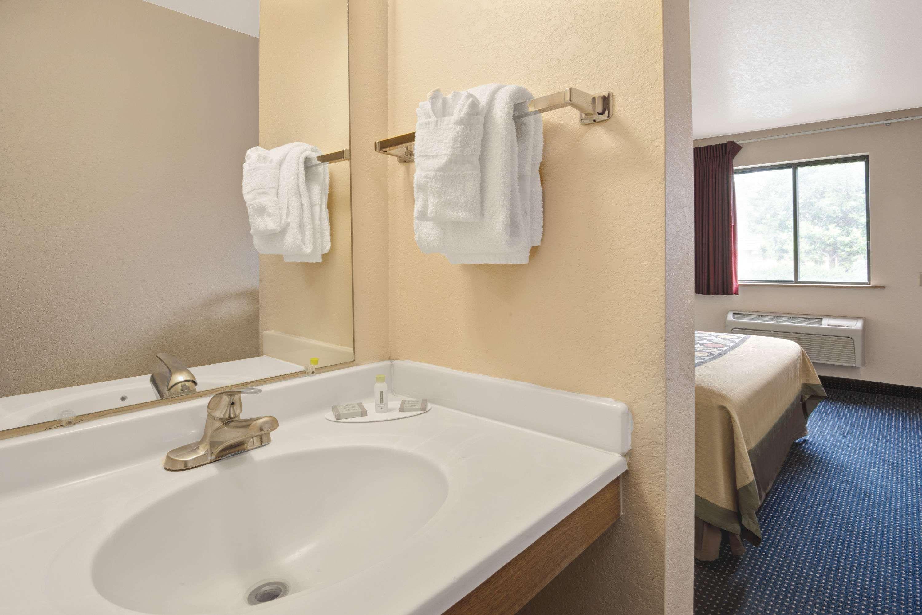 מלון Super 8 By Wyndham Albuquerque West/Coors Blvd מראה חיצוני תמונה